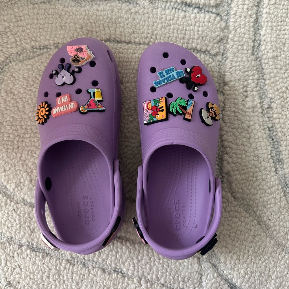 LAVENDER PLATFORM CROCS W BAD BUNNY ACCESSORIES